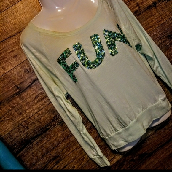 PINK by V.S. Top Size S Sequin Graphic Long Sleeve - Picture 6 of 12